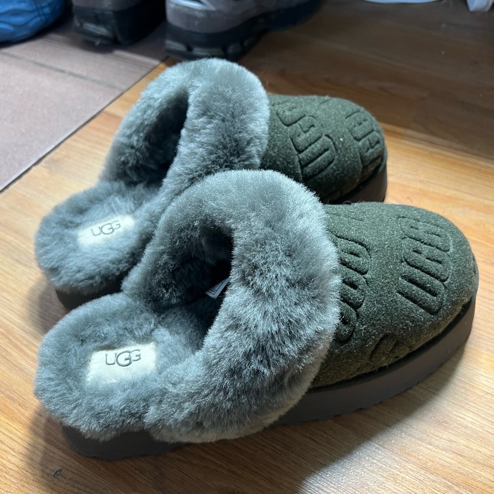 UGG Disquette slippers